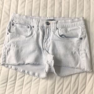VENUS Women’s White Shorts